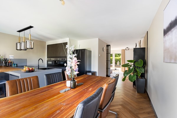 Foto - Verkocht onder voorbehoud: wonen aan het water met luxe, rust en een eigen aanlegsteiger!